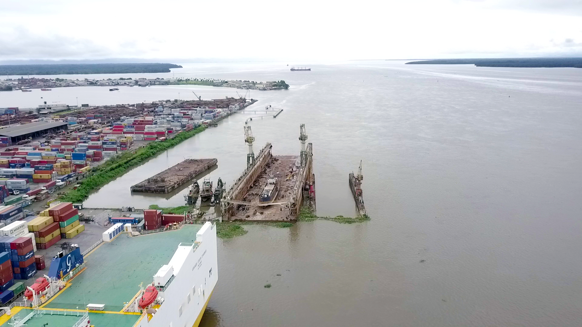 Maintenance navale au Port de Douala