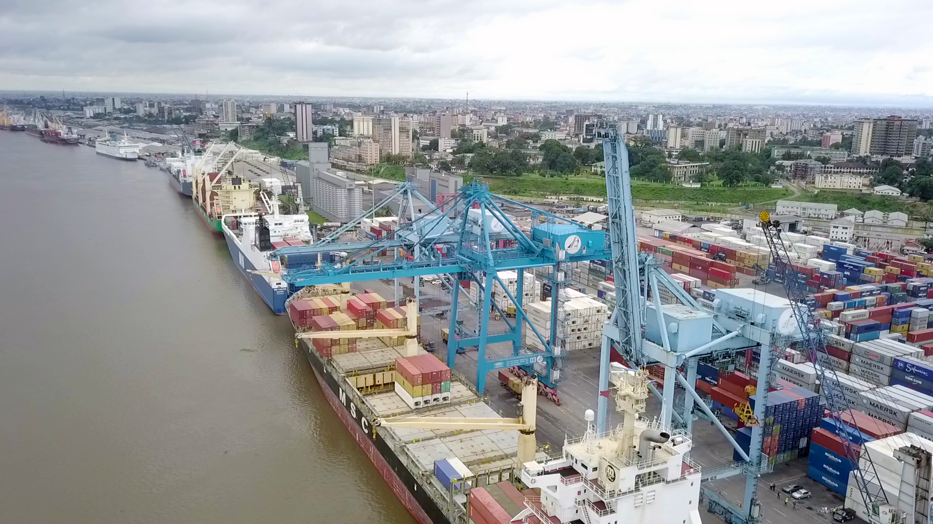Port Autonome de Douala Port de Douala avec eau